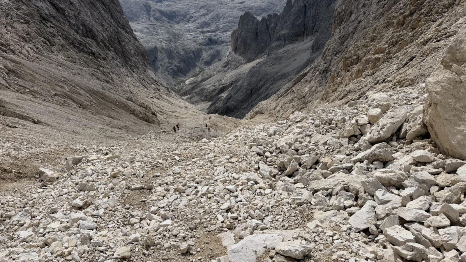 Ferrata-bolver-lugli-rifugio-rosetta-20260802 - Discesa verso la Valle dei cantoni