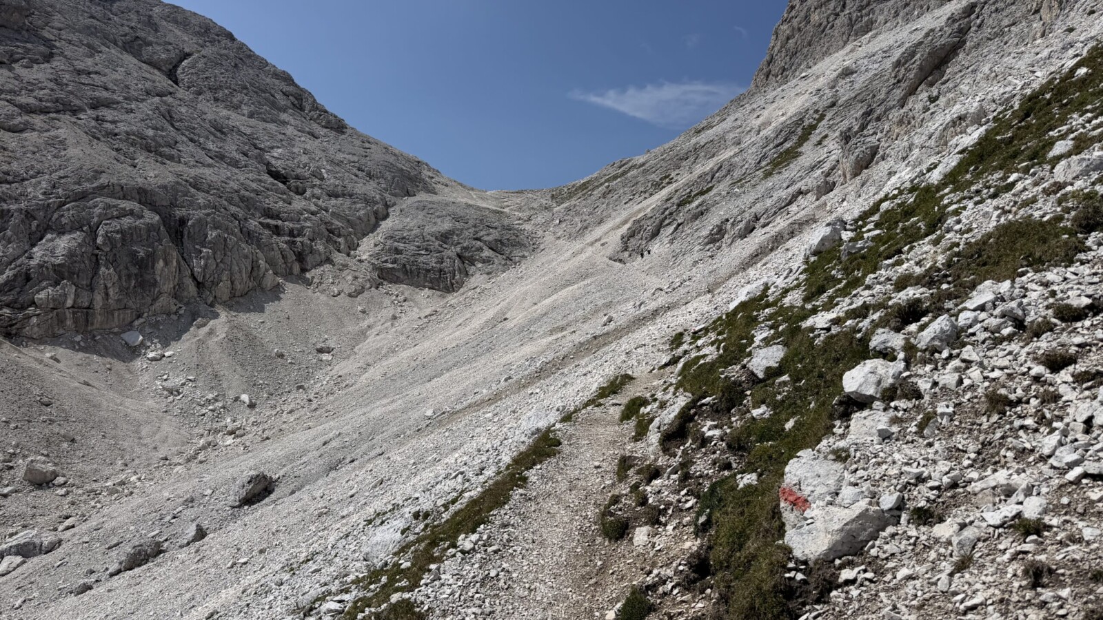 Ferrata-bolver-lugli-rifugio-rosetta-20260802 - Il passo bettega sullo sfondo