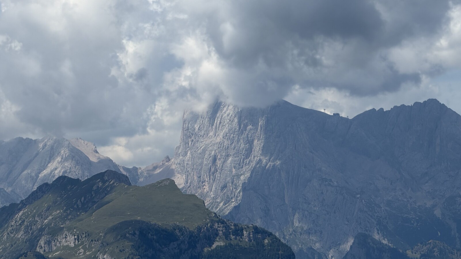 Rifugio-Coldai-20260809 - La parete sud della Marmolada