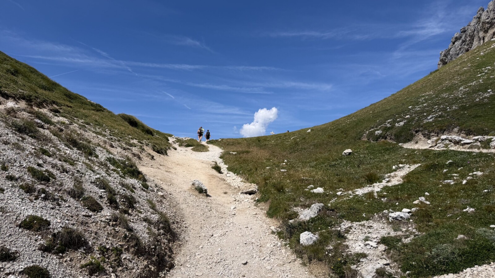 Rifugio-Coldai-20260809 - Salendo a forcella Coldai